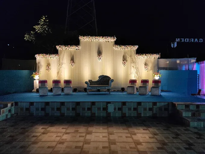 Dolphin Garden