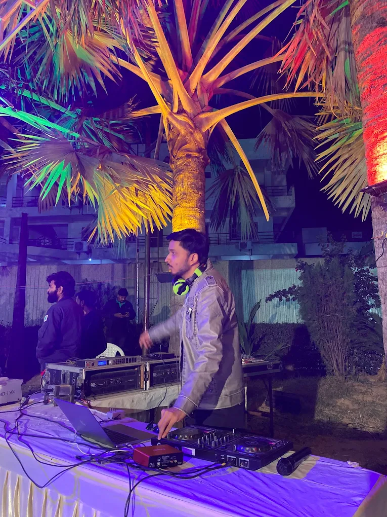 DJ DEVMANI