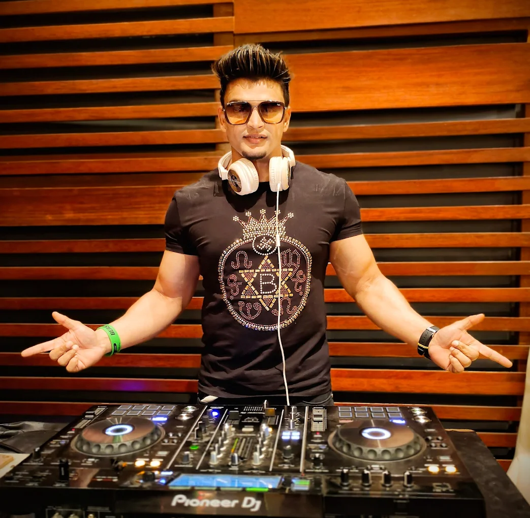 DJ KNIX