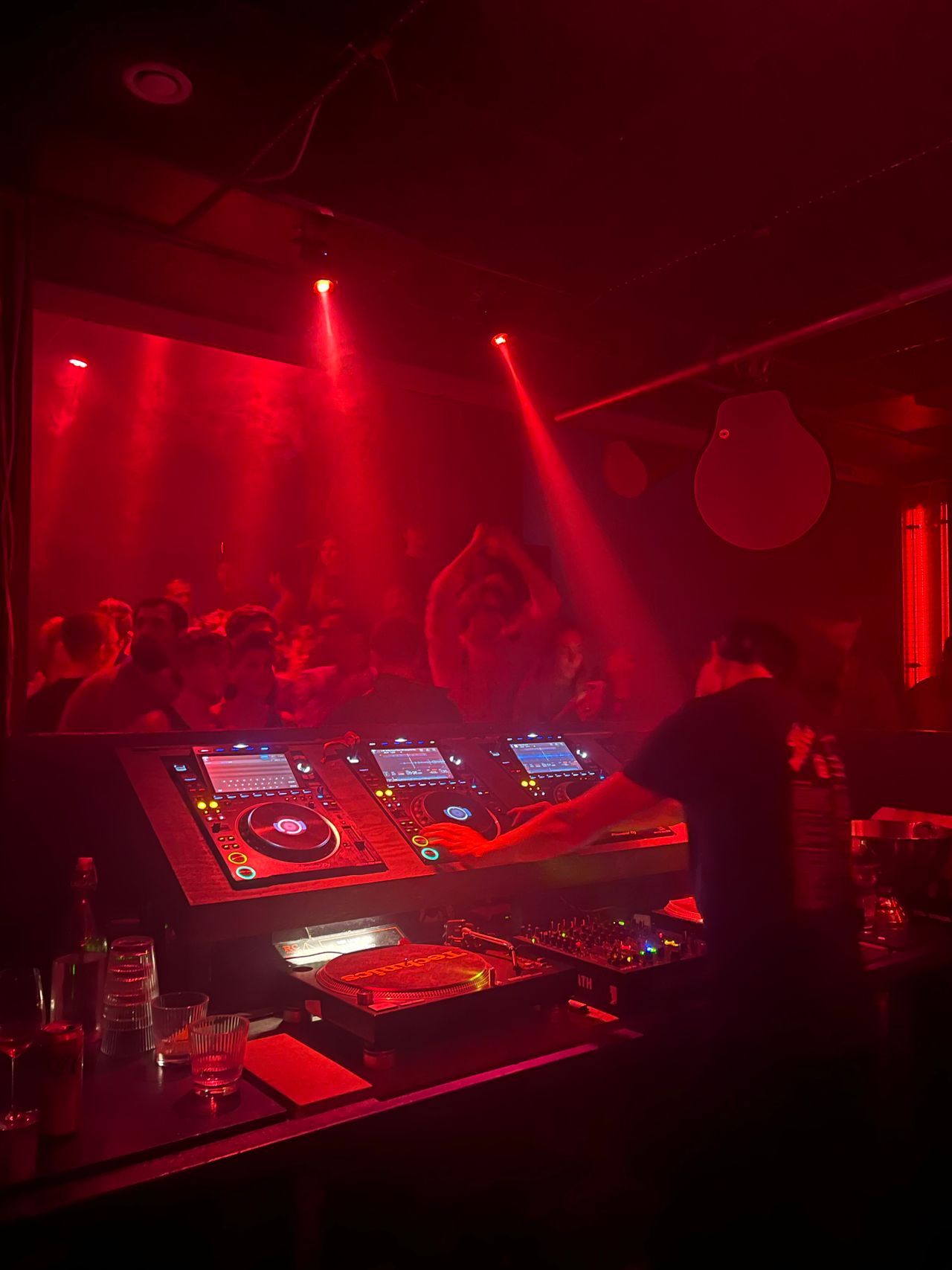 DJs